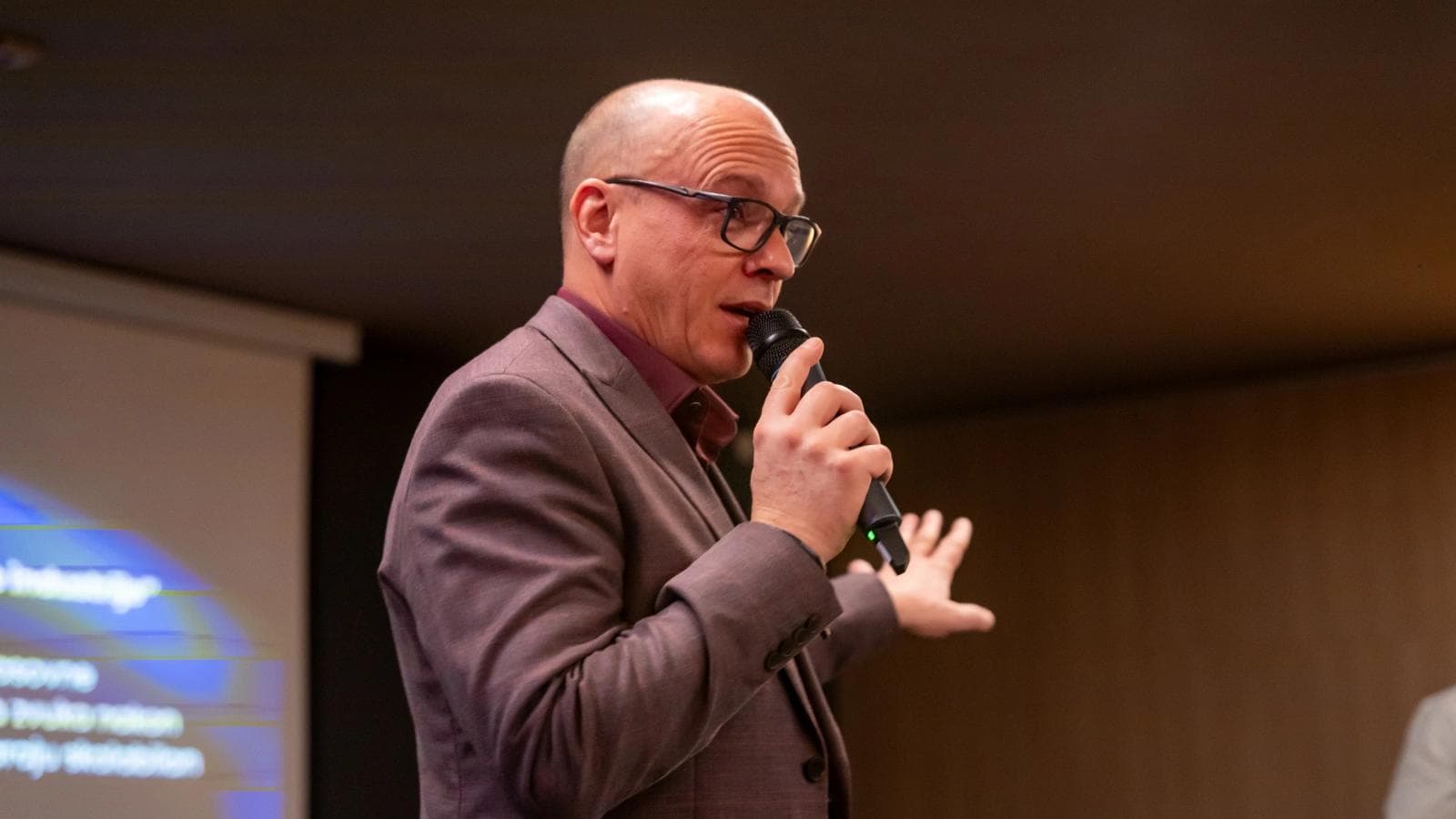 Branimir Mihaljević presenting at CRED Conference.