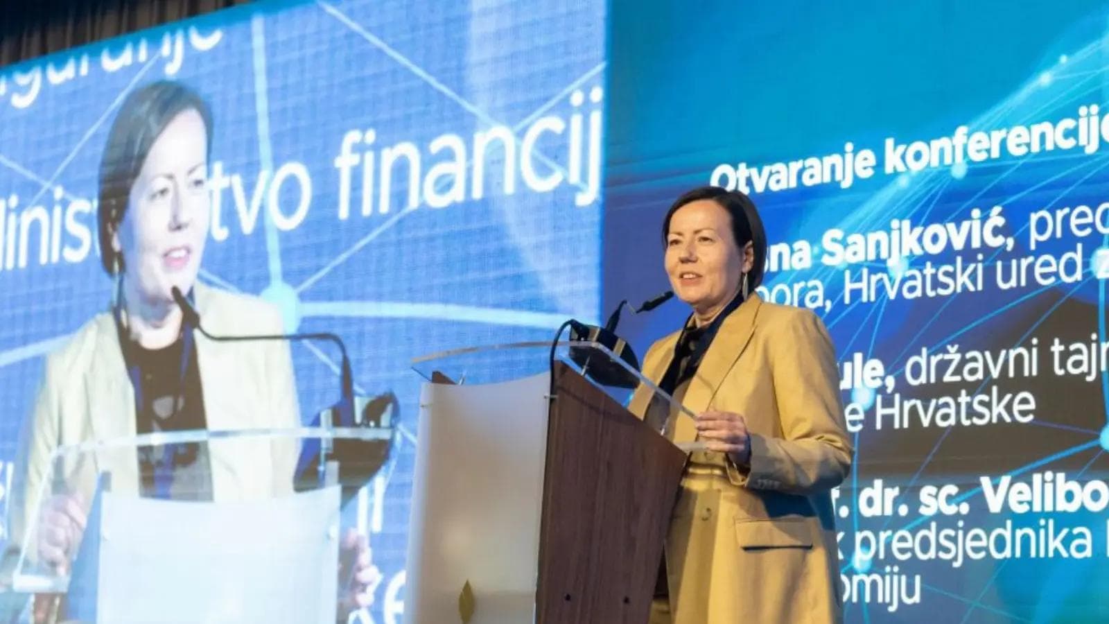 A woman giving a speech at an insurance conference.