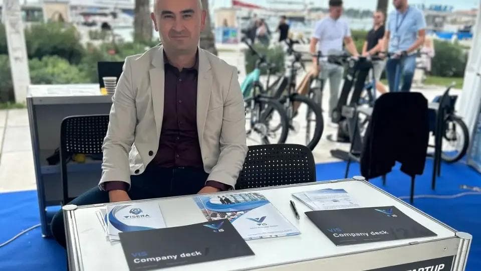 Miljenko Vuković at the VIS Solutions exhibition booth during the conference in Split.